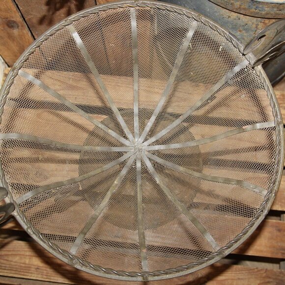 Rustic VTG Metal Mesh & Iron French Country Pedestal Urn Dish - Picture 5 of 6